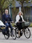 Amsterdam 3 september 2021
Paatrick Stoof met zijn partner op de fiets in Amsterdam Buitenveldert.