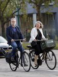 Amsterdam 3 september 2021
Paatrick Stoof met zijn partner op de fiets in Amsterdam Buitenveldert.