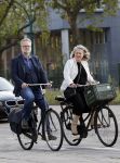 Amsterdam 3 september 2021
Paatrick Stoof met zijn partner op de fiets in Amsterdam Buitenveldert.