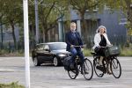 Amsterdam 3 september 2021
Paatrick Stoof met zijn partner op de fiets in Amsterdam Buitenveldert.