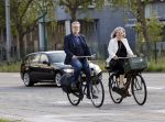 Amsterdam 3 september 2021
Paatrick Stoof met zijn partner op de fiets in Amsterdam Buitenveldert.