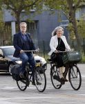 Amsterdam 3 september 2021
Paatrick Stoof met zijn partner op de fiets in Amsterdam Buitenveldert.