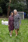 Amsterdam 16 oktober 2021
Patty Brard en haar man Antoine v d Vijver in een ijsbad . Patty heeft een hele lijn met produkten die bij het Kruitvat te koop zijn .