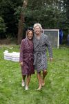 Amsterdam 16 oktober 2021
Patty Brard en haar man Antoine v d Vijver in een ijsbad . Patty heeft een hele lijn met produkten die bij het Kruitvat te koop zijn .
