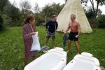 Amsterdam 16 oktober 2021
Patty Brard en haar man Antoine v d Vijver in een ijsbad . Patty heeft een hele lijn met produkten die bij het Kruitvat te koop zijn .