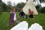 Amsterdam 16 oktober 2021
Patty Brard en haar man Antoine v d Vijver in een ijsbad . Patty heeft een hele lijn met produkten die bij het Kruitvat te koop zijn .