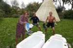 Amsterdam 16 oktober 2021
Patty Brard en haar man Antoine v d Vijver in een ijsbad . Patty heeft een hele lijn met produkten die bij het Kruitvat te koop zijn .