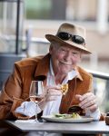 Hoofddorp 19 september 2021
Premiere van Barrie Stevens in de schouwburg van Hoofddorp.  Peter Faber op terras