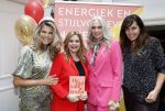 Amsterdam 11 oktober 2021
Boekpresentatie Petra v Bremen en Helene v Santen in hotel the Hoxton . Tanja Jess reikt het eerste boek uit. Kirsten Schilder en Kim Kotter