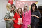 Amsterdam 11 oktober 2021
Boekpresentatie Petra v Bremen en Helene v Santen in hotel the Hoxton . Tanja Jess reikt het eerste boek uit. Kirsten Schilder en Kim Kotter