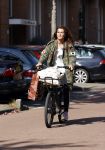 Amsterdam 22 september 2021
Quinty Trustfull op haar electrische van Moof fiets.