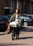 Amsterdam 22 september 2021
Quinty Trustfull op haar electrische van Moof fiets.