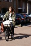 Amsterdam 22 september 2021
Quinty Trustfull op haar electrische van Moof fiets.