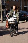 Amsterdam 22 september 2021
Quinty Trustfull op haar electrische van Moof fiets.