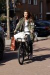 Amsterdam 22 september 2021
Quinty Trustfull op haar electrische van Moof fiets.