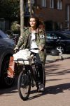 Amsterdam 22 september 2021
Quinty Trustfull op haar electrische van Moof fiets.