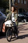 Amsterdam 22 september 2021
Quinty Trustfull op haar electrische van Moof fiets.