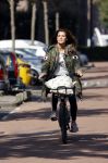 Amsterdam 22 september 2021
Quinty Trustfull op haar electrische van Moof fiets.