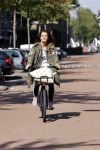Amsterdam 22 september 2021
Quinty Trustfull op haar electrische van Moof fiets.