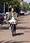 Amsterdam 22 september 2021
Quinty Trustfull op haar electrische van Moof fiets.