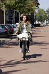 Amsterdam 22 september 2021
Quinty Trustfull op haar electrische van Moof fiets.