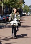 Amsterdam 22 september 2021
Quinty Trustfull op haar electrische van Moof fiets.