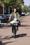 Amsterdam 22 september 2021
Quinty Trustfull op haar electrische van Moof fiets.