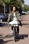 Amsterdam 22 september 2021
Quinty Trustfull op haar electrische van Moof fiets.