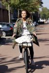 Amsterdam 22 september 2021
Quinty Trustfull op haar electrische van Moof fiets.