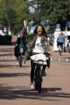 Amsterdam 22 september 2021
Quinty Trustfull op haar electrische van Moof fiets.