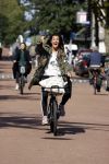 Amsterdam 22 september 2021
Quinty Trustfull op haar electrische van Moof fiets.