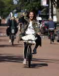 Amsterdam 22 september 2021
Quinty Trustfull op haar electrische van Moof fiets.