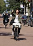Amsterdam 22 september 2021
Quinty Trustfull op haar electrische van Moof fiets.