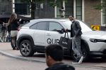 Amsterdam 2 oktober 2021
Patrick Kluivert zijn vrouw Rosanna Nino Wilkes zijn aandeelhouder in het sneakermerk Qurk. De schoenen worden van kurk gemaakt. De winkel zit in de 9 straatjes.
