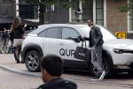 Amsterdam 2 oktober 2021
Patrick Kluivert zijn vrouw Rosanna Nino Wilkes zijn aandeelhouder in het sneakermerk Qurk. De schoenen worden van kurk gemaakt. De winkel zit in de 9 straatjes.