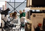 Amsterdam 7 oktober 2021
Rachel Hazes , Sarah v Soelen en haar moeder Rebecca v Soelen bij de prenetal babywinkel in Amstedam zuid oost.