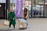 Amsterdam 7 oktober 2021
Rachel Hazes , Sarah v Soelen en haar moeder Rebecca v Soelen bij de prenetal babywinkel in Amstedam zuid oost.