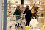 Amsterdam 7 oktober 2021
Rachel Hazes , Sarah v Soelen en haar moeder Rebecca v Soelen bij de prenetal babywinkel in Amstedam zuid oost.