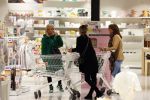 Amsterdam 7 oktober 2021
Rachel Hazes , Sarah v Soelen en haar moeder Rebecca v Soelen bij de prenetal babywinkel in Amstedam zuid oost.