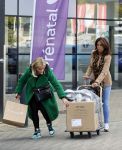 Amsterdam 7 oktober 2021
Rachel Hazes , Sarah v Soelen en haar moeder Rebecca v Soelen bij de prenetal babywinkel in Amstedam zuid oost.