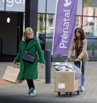 Amsterdam 7 oktober 2021
Rachel Hazes , Sarah v Soelen en haar moeder Rebecca v Soelen bij de prenetal babywinkel in Amstedam zuid oost.