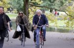 Amsterdam 16 oktober 2021
Robert en Claudia Schoemacher op de fiets bij het vondelpark