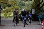 Amsterdam 16 oktober 2021
Robert en Claudia Schoemacher op de fiets bij het vondelpark