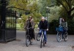 Amsterdam 16 oktober 2021
Robert en Claudia Schoemacher op de fiets bij het vondelpark