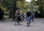Amsterdam 16 oktober 2021
Robert en Claudia Schoemacher op de fiets bij het vondelpark