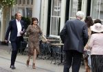 Naarden 24 september 2021
Nina ten Brink de dochter van Robert ten Brink en zijn vrouw Roos trouwt in het gemeentehuis van Naarden Vesting met haar man Laurens Jan . Ze arriveren in een bakfiets.