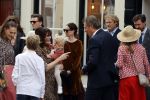Naarden 24 september 2021
Nina ten Brink de dochter van Robert ten Brink en zijn vrouw Roos trouwt in het gemeentehuis van Naarden Vesting met haar man Laurens Jan . Ze arriveren in een bakfiets.