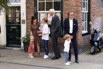 Naarden 24 september 2021
Nina ten Brink de dochter van Robert ten Brink en zijn vrouw Roos trouwt in het gemeentehuis van Naarden Vesting met haar man Laurens Jan . Ze arriveren in een bakfiets.