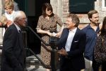Naarden 24 september 2021
Nina ten Brink de dochter van Robert ten Brink en zijn vrouw Roos trouwt in het gemeentehuis van Naarden Vesting met haar man Laurens Jan . Ze arriveren in een bakfiets.