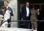 Naarden 24 september 2021
Nina ten Brink de dochter van Robert ten Brink en zijn vrouw Roos trouwt in het gemeentehuis van Naarden Vesting met haar man Laurens Jan . Ze arriveren in een bakfiets.